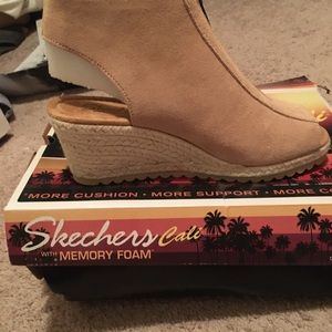 Sketchers open toe zip up the front suede shoe